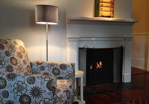 Jingle Bells Square House-Historic District-Working Fireplaces-Screened Porch