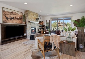 Juniper Mesa at Brasada - Brand new, Gorgeous Decor, Resort Pool and Private Hot Tub