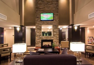 Just 4-Minutes from the Airport | Breakfast Included, Pool Access