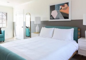 Just a brief walk to Kaiser Permanente Oakland Medical Center!