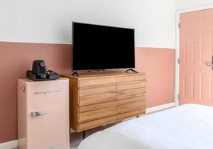 Just a brief walk to Kaiser Permanente Oakland Medical Center!