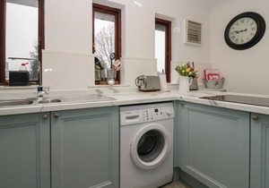 KEMPTON, pet friendly, with a garden in Bowness-On-Windermere