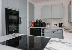 KEMPTON, pet friendly, with a garden in Bowness-On-Windermere