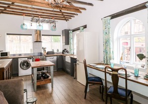 KILBY COACH HOUSE, romantic, character holiday cottage in Wakefield