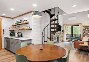 King Bed, A/C, Pickleball, Patio w/Grill