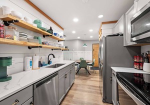 King Bed, A/C, Pickleball, Patio w/Grill