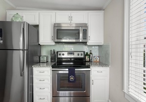 King in Five (B) | Free Parking and Close to King!