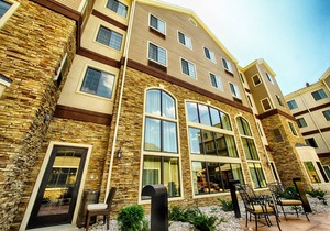 King Suite. Free Breakfast. Pool & Hot Tub. Gym. Near the Minot Air Force Base!