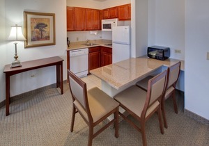 King Suite. Pool. Free Breakfast. Near Midway Village Museum!