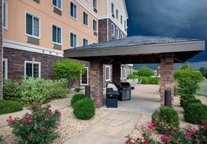 King Suite. Pool. Free Breakfast. Near Midway Village Museum!