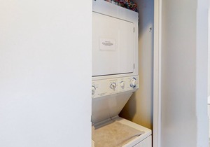 Kings Grant modern home between the ocean and bay with W/D & gorgeous kitchen