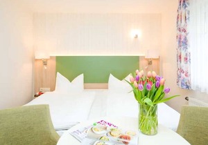 Kleines Doppelzimmer - Ferienzimmer und -wohnungen mit Seeblick