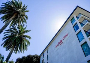 La Jolla Cove Suites