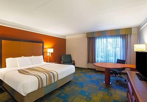 La Quinta Inn & Suites by Wyndham Charlotte Airport South