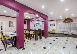 La Quinta Inn & Suites by Wyndham Tulare