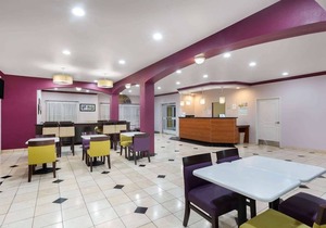 La Quinta Inn & Suites by Wyndham Tulare