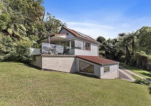 Lake House and Studio - Lake Rotoiti Holiday Home