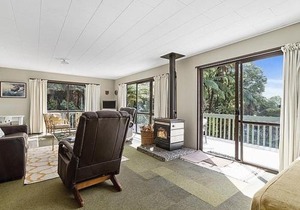 Lake House and Studio - Lake Rotoiti Holiday Home