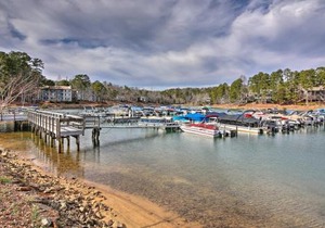Lake Keowee Condo with Balcony and Resort Amenities!