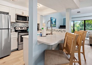 Lake View ~ Private Patio ~ Golf Cart ~ Community Pool