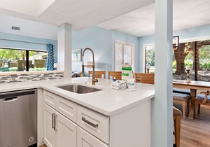 Lake View ~ Private Patio ~ Golf Cart ~ Community Pool