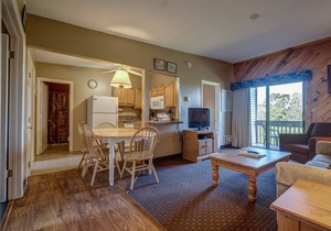 Lake Winni Haven: 3BR Condo, Deck, Full Kitchen