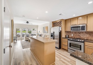 Lakefront ~ 6-Seat Golf Cart ~ Community Pool