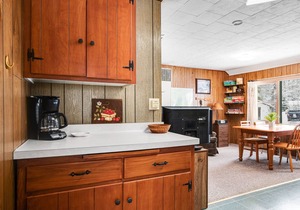 Lakefront cabin at Scott’s Twin Lake Resort with swimming beach, docks & firepit