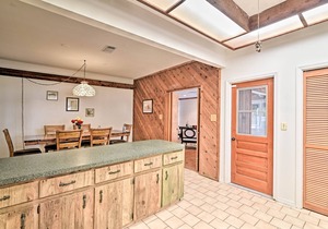 Lakefront Home w/Private Pool, 13 Mi to Tampa