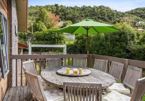 Lakeside Escape - Lake Tarawera Holiday Home