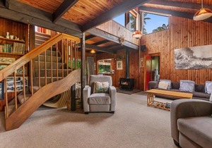 Lakeside Villa - Lake Rotoiti Holiday Home