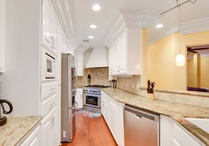 Large 4 bedroom, steps from the beach with rooftop patio and jacuzzi. Sleeps 10