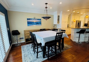 Large 4 bedroom, steps from the beach with rooftop patio and jacuzzi. Sleeps 10