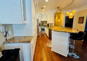 Large 4 bedroom, steps from the beach with rooftop patio and jacuzzi. Sleeps 10