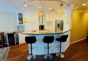 Large 4 bedroom, steps from the beach with rooftop patio and jacuzzi. Sleeps 10