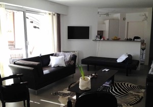 Large apartment quiet, near the port, parking, sleeps 6