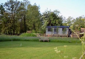 Large Luxury Shepherds Hut with Hot Tub nr Bath