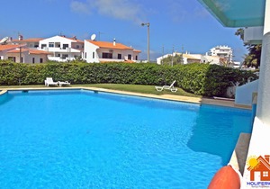 Large Studio Apartment, Sea views, pool and 10 min from the beach