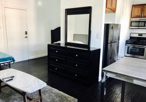 LARGE Studio Apt in Silverlake on Sunset Blvd!