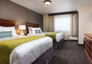 Large Unit with FREE Breakfast! Pets Are Welcome! Pools, Game Room, Parking!