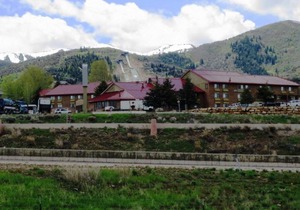Large Unit with FREE Breakfast! Pets Are Welcome! Pools, Game Room, Parking!