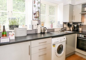 LAVENDER COTTAGE, pet friendly, with open fire in Grewelthorpe