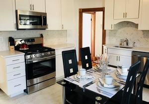 Lg suite for up to 8 ppl/2 floor