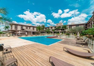 Life Resort às margens do lago