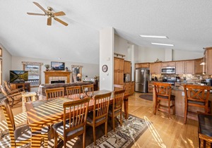 Lily Mountain Lodge - Amazing Mountains Views, Private Hot Tub, Great Location