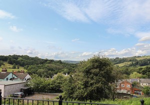 LIMBER VIEW, family friendly, with a garden in Grosmont