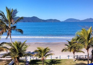 LINDA CASA PE NA AREIA NA PRAIA DA FORTALEZA EM UBATUBA - SP.