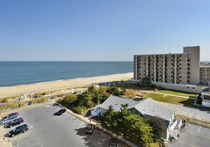 LINENS & DAILY ACTIVITIES INCLUDED! OCEANFRONT/BOARDWALK BUILDING W/ROOFTOP POOL Furnished for comfort after a day in the sun. Relax in this 1100 sq ft unit with great southern exposure and lovely ocean views