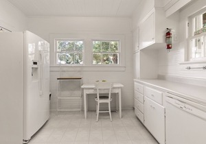 Located next to the 5th Street Beach Entrance and sleeps 11