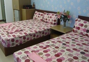 Loft Style Apt sleeps 4~6pax near Kaohsiung Train Station 童話世界樓中樓近高雄火車站